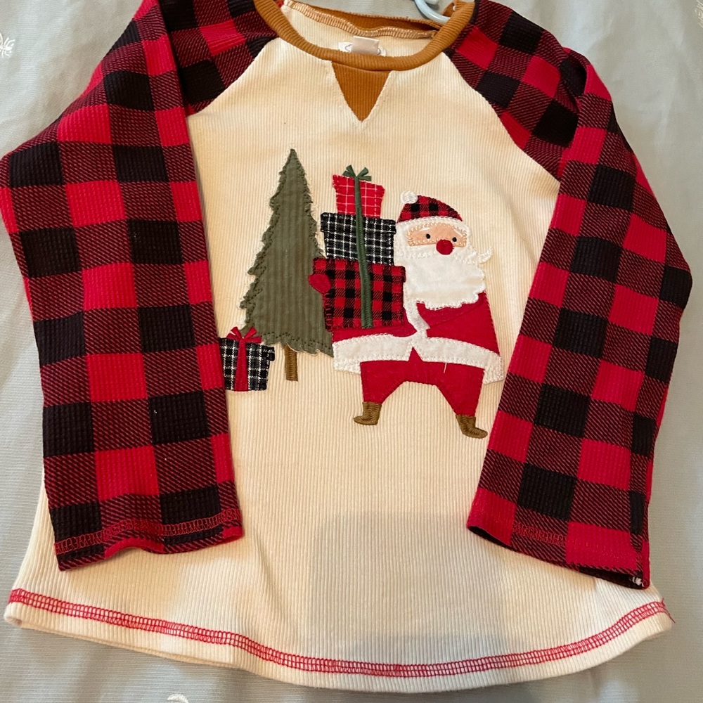 Holiday Shirt. Santa appliqué waffle weave & red/black plaid LS. Mudpie 4T-5T.